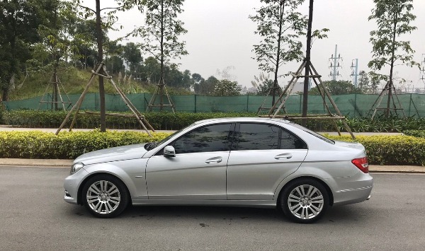 Mercedes Benz C250 Blue Efficency Model 2012