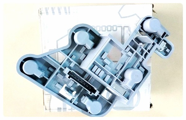 Vỉ đèn hậu xe Mercedes