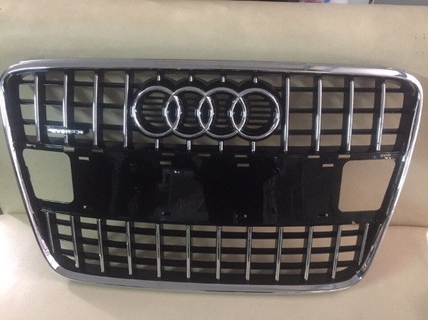 Mặt ca lăng Audi Q7