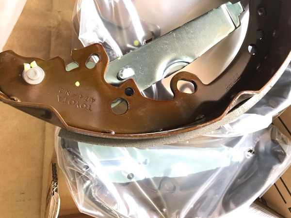 Guốc phanh sau Toyota Hilux 2010-2015