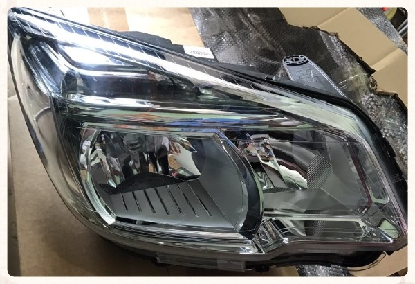 Đèn pha Chevrolet Colorado