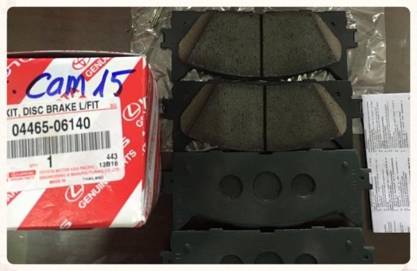 Má phanh trước Toyota Camry 2015