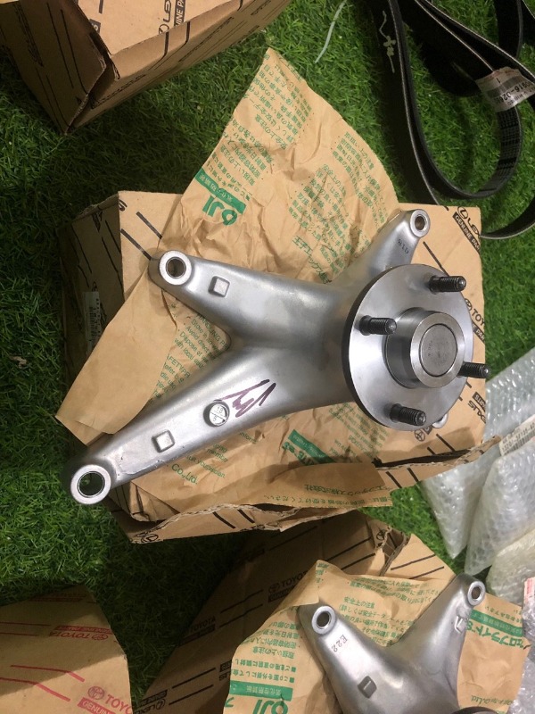 Bơm nước Lexus LX570 2010-2021 Mã 16100 39496