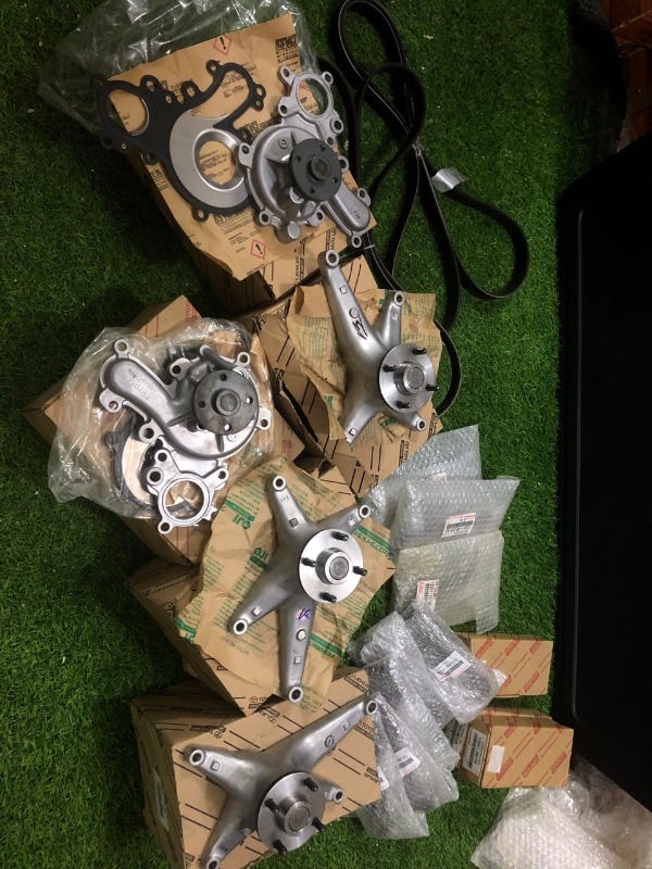 Bơm nước Lexus LX570 2010-2021 Mã 16100 39496