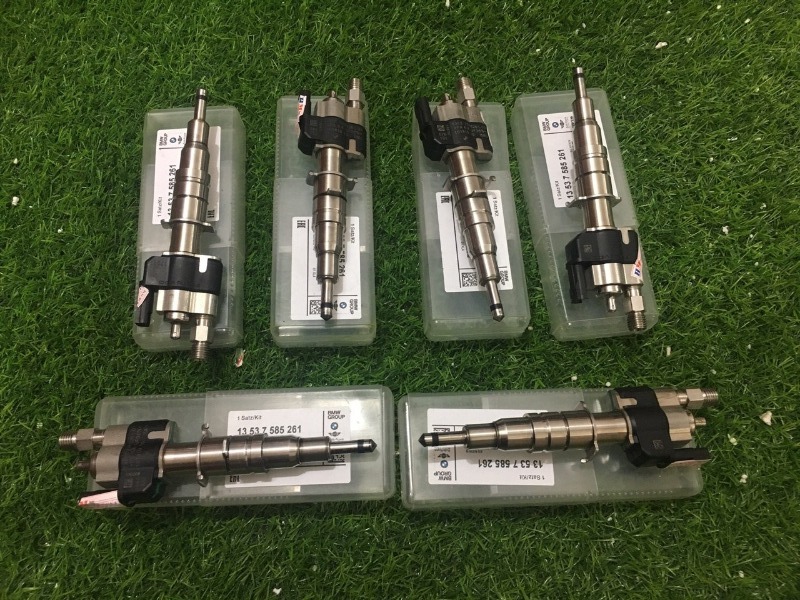 Kim phun Rolls Royce