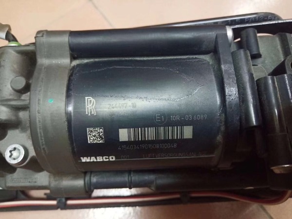 Bơm nâng gầm Rolls Royce