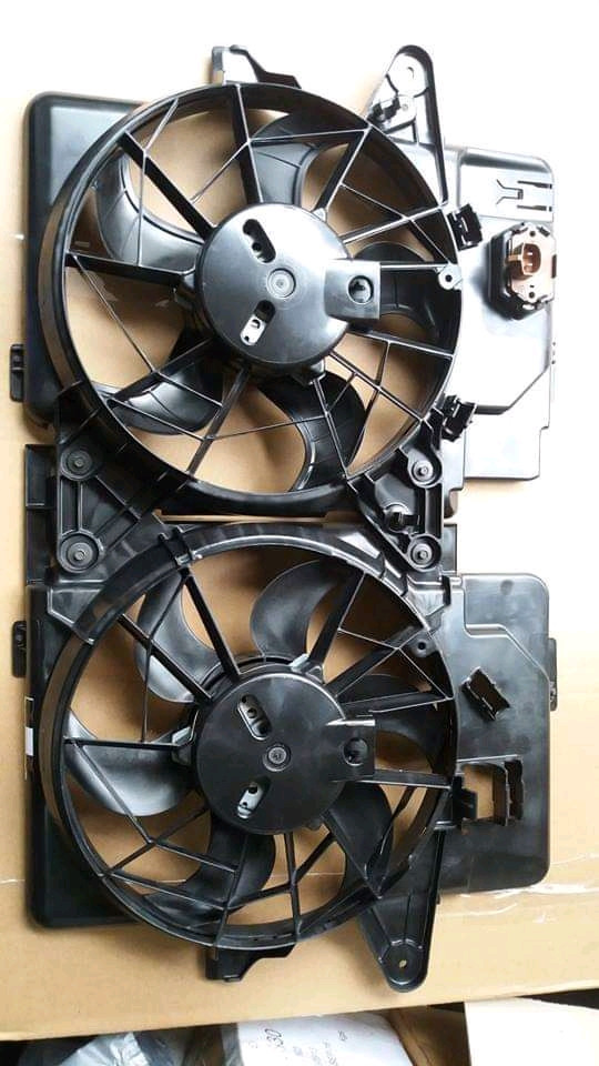 Quạt két nước Ford Escape 2.0