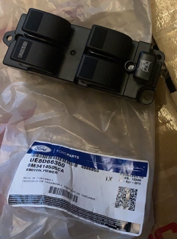 Công tắc lên xuống kính Ford Everest