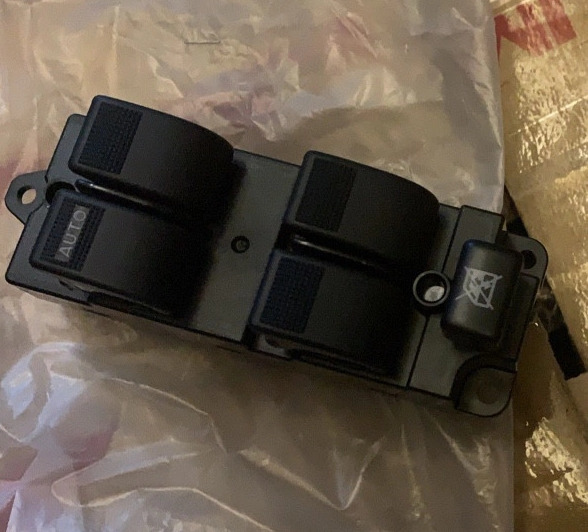 Công tắc tổng lên xuống kính Ford Ranger