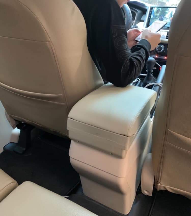 Hộp tỳ tay Mitsubishi Xpander màu kem