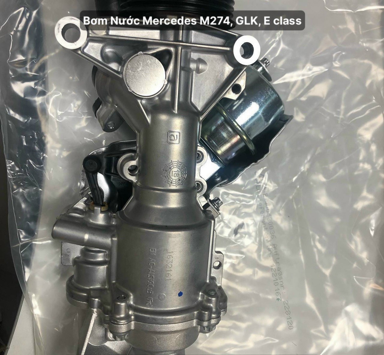 Bơm nước xe Mercedes E200