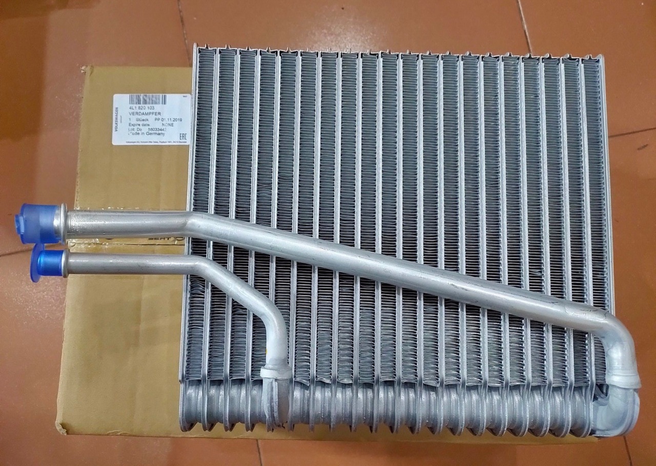 Giàn lạnh trước Audi Q7