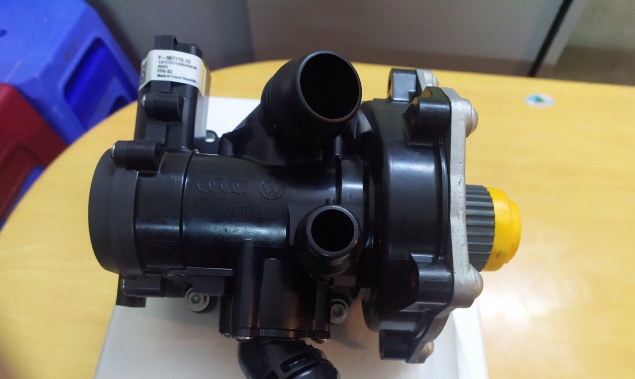 Bơm nước làm mát động cơ xe Audi A4