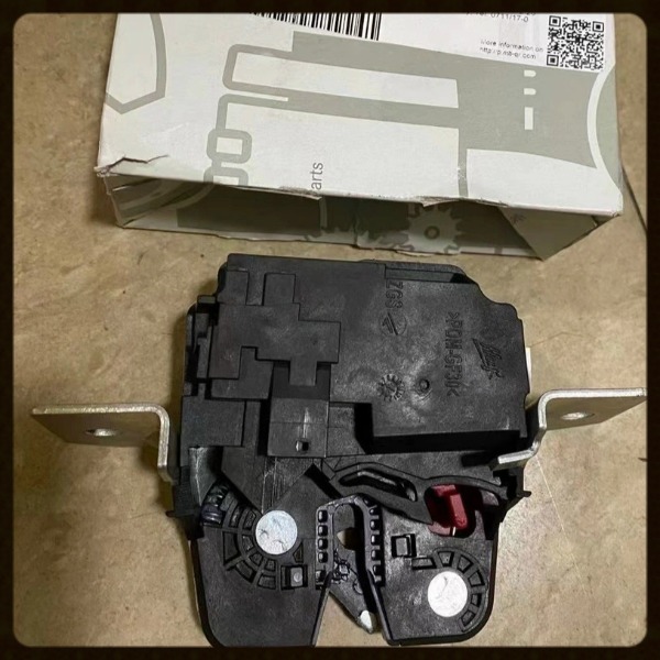 Bộ khóa (lock) ngậm cửa xe Mercedes GLA200 Mã A1697400400