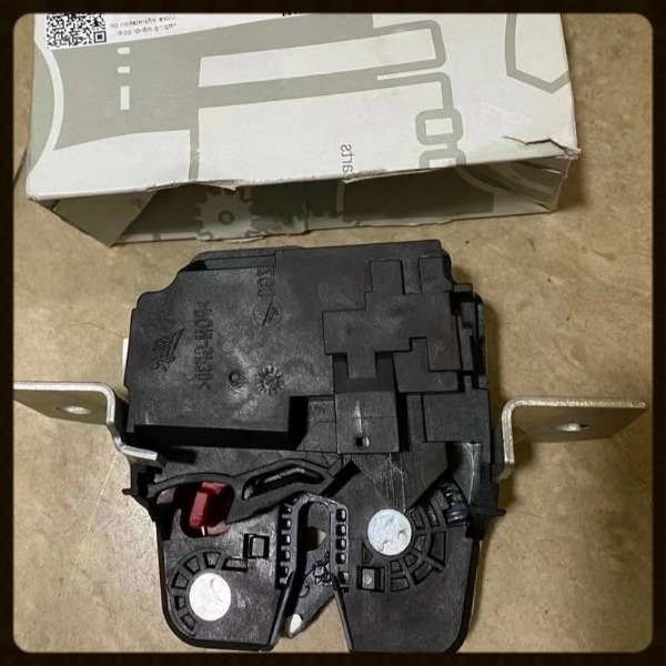 Bộ khóa (lock) ngậm cửa xe Mercedes A250 Mã A1697400400
