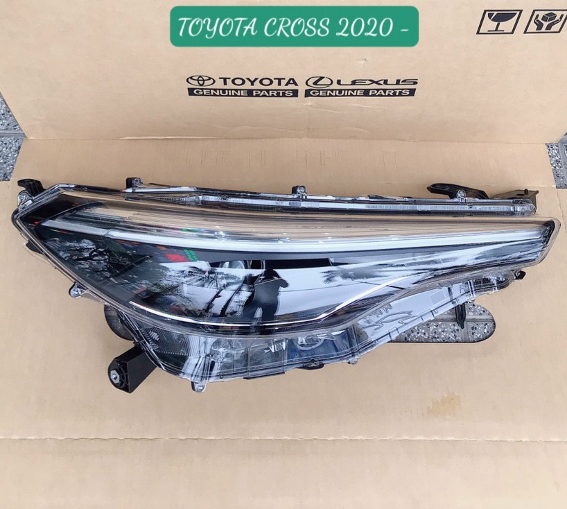 Đèn pha Toyota Corolla Cross