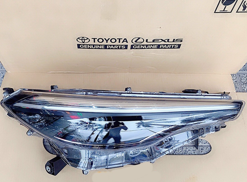 Đèn pha Toyota Corolla Cross