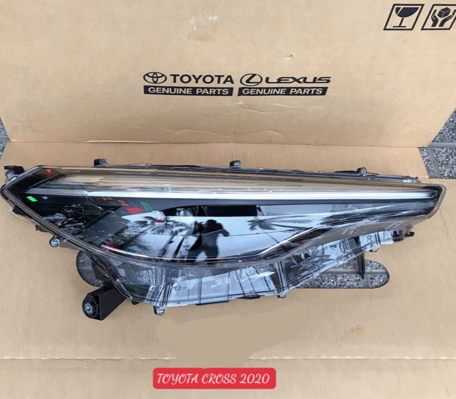 Đèn pha Toyota Corolla Cross