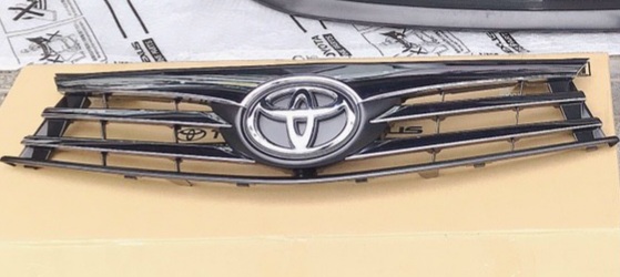 Mặt ca lăng xe Toyota Altis 2012-2014