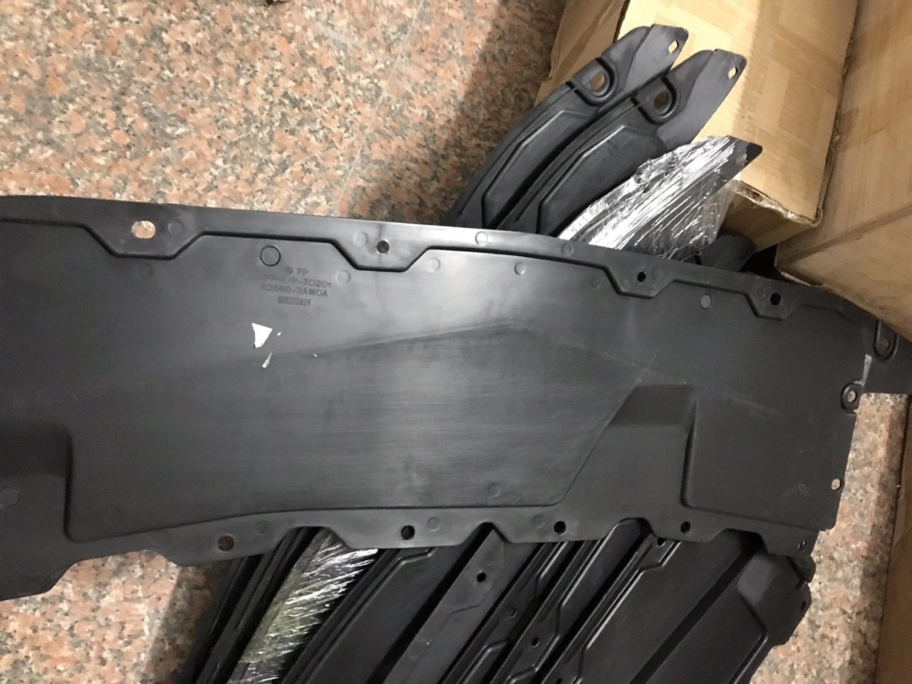 Chắn bùn gầm máy Nissan Sunny