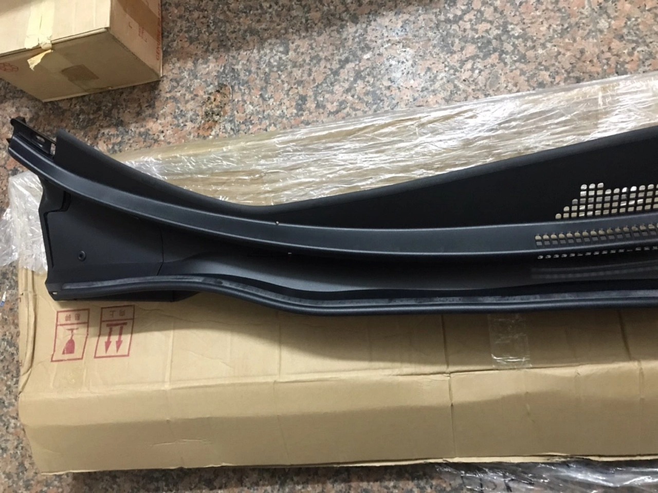 Máng nước chân kính Honda Crv 2016