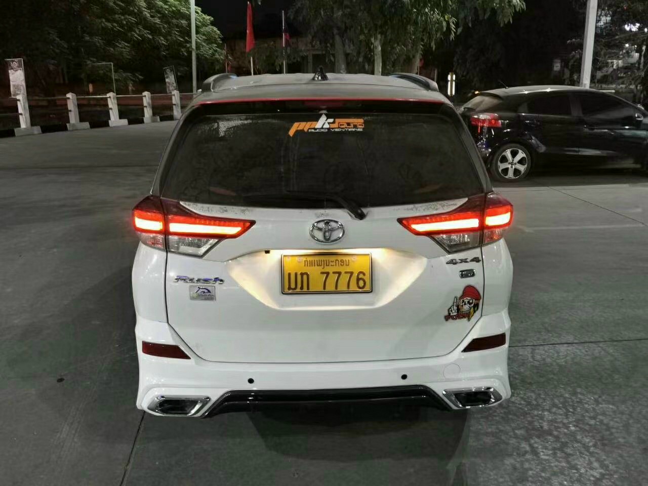 Bodykit xe Toyota Rush