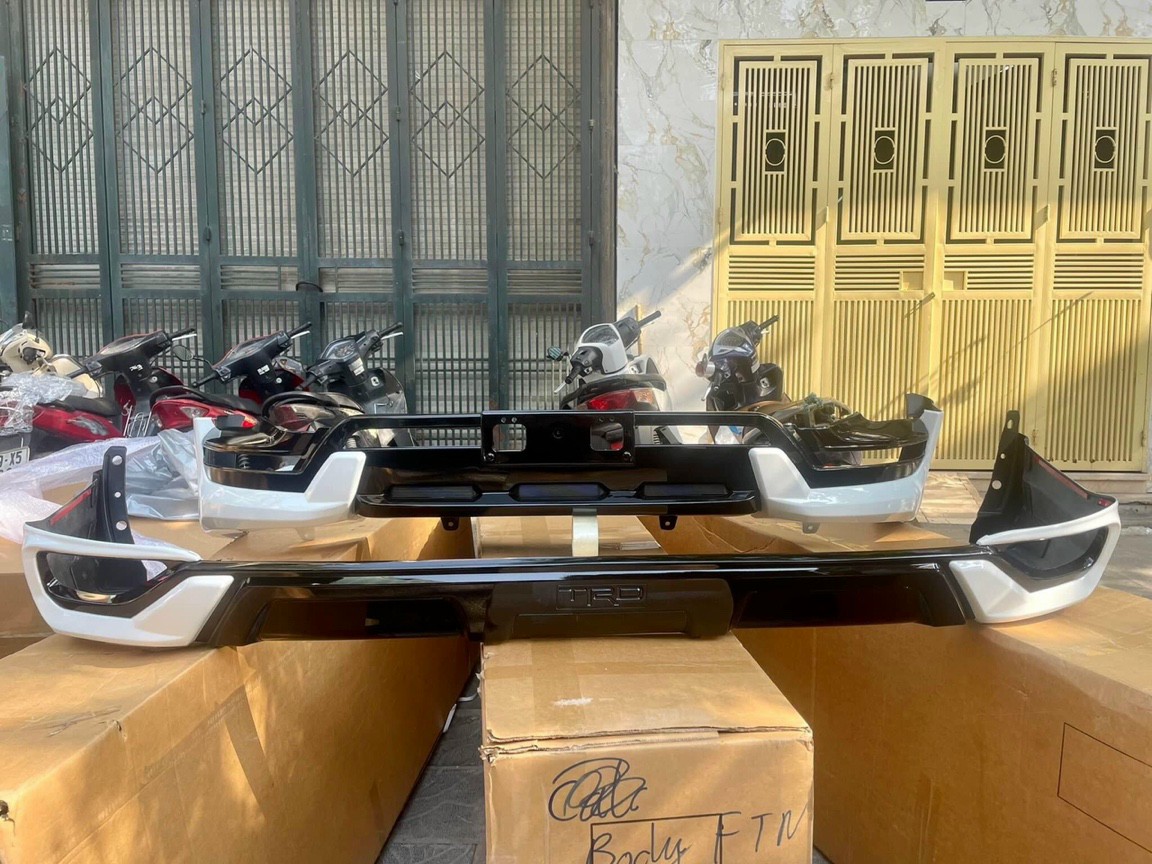 Ốp cản trước sau Toyota Fortuner 2021