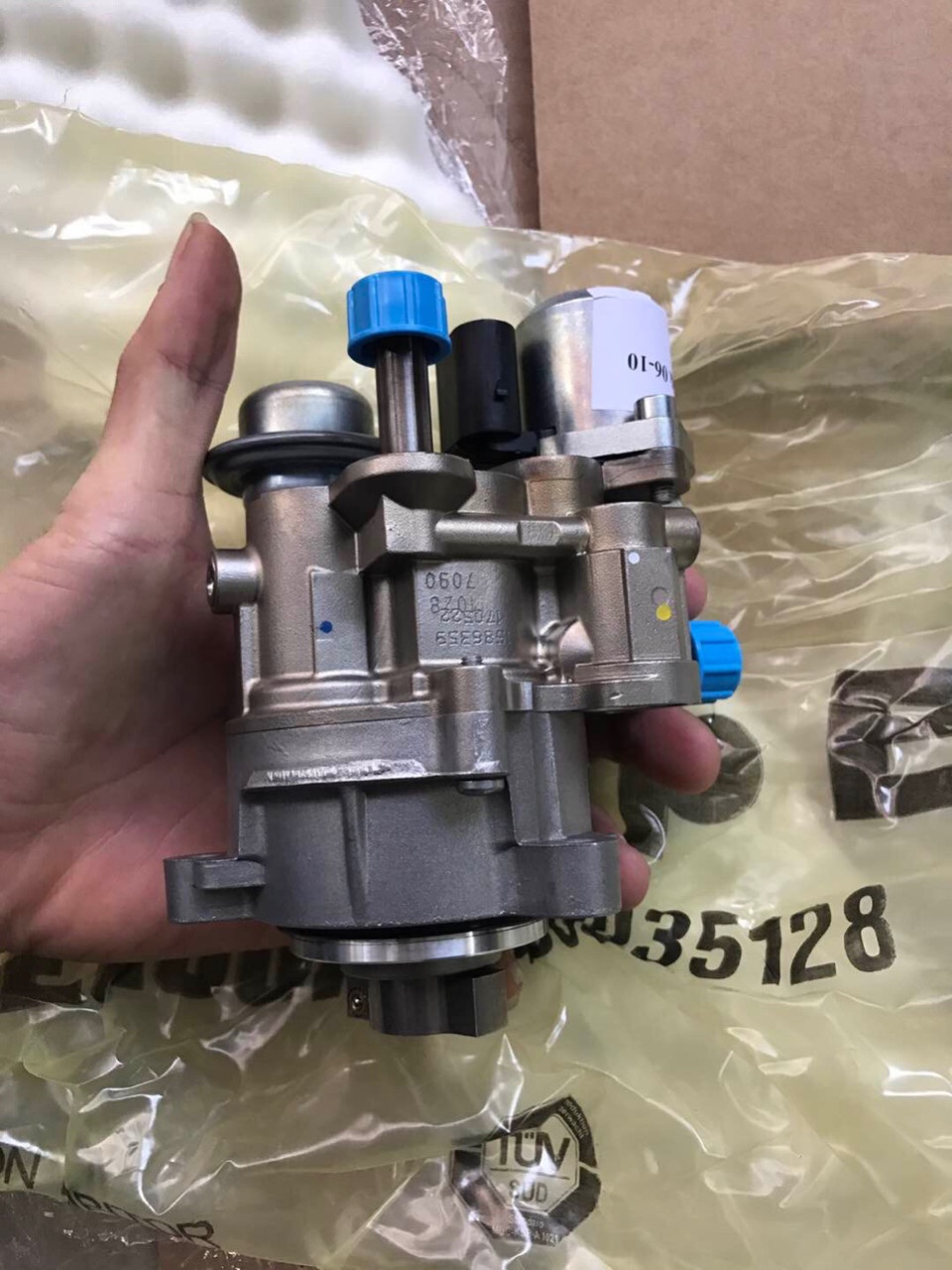 Bơm cao áp Bmw X3 2011-2012