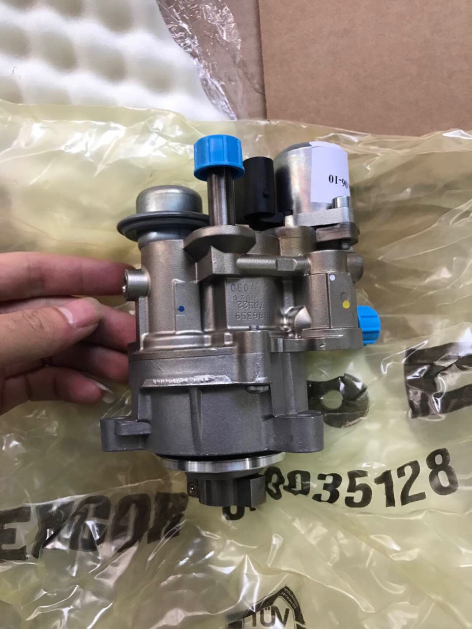 Bơm cao áp Bmw X3 2011-2012