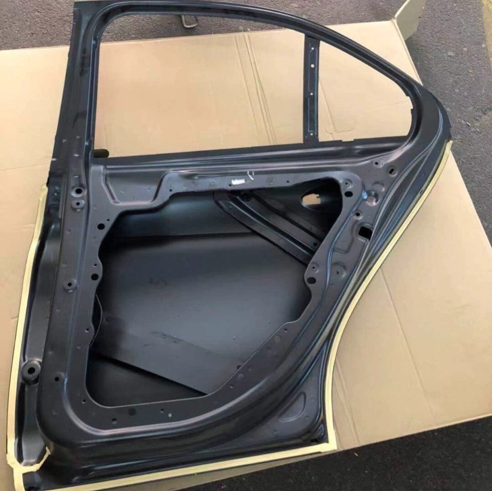 Cánh cửa sau Mercedes C300 2017