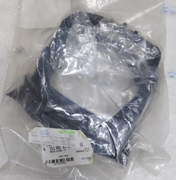 Ốp nhựa cổ vô lăng Mercedes GLC200 2018