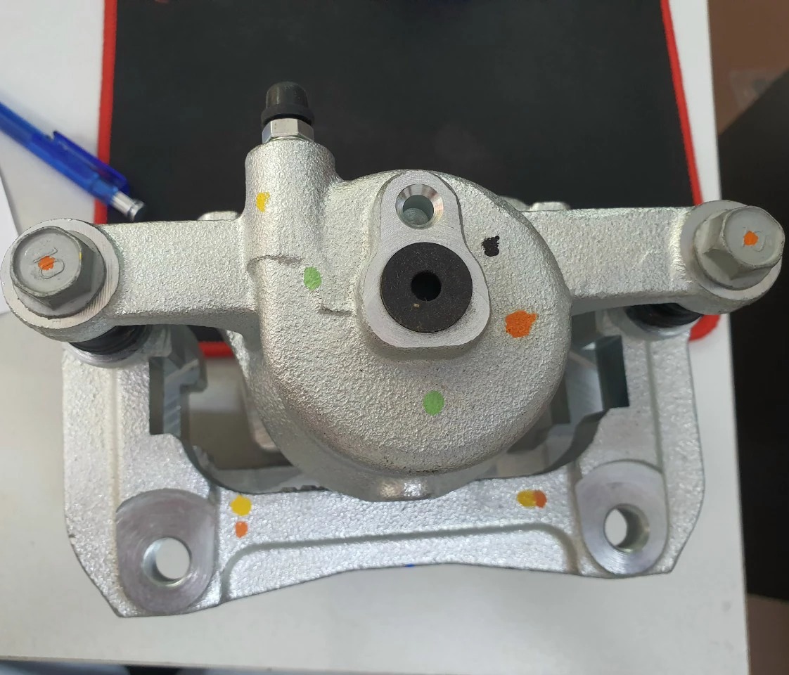 Cụm phanh - gông phanh trước Mazda 2 2016-2019 Mã DAY6-33-99Z