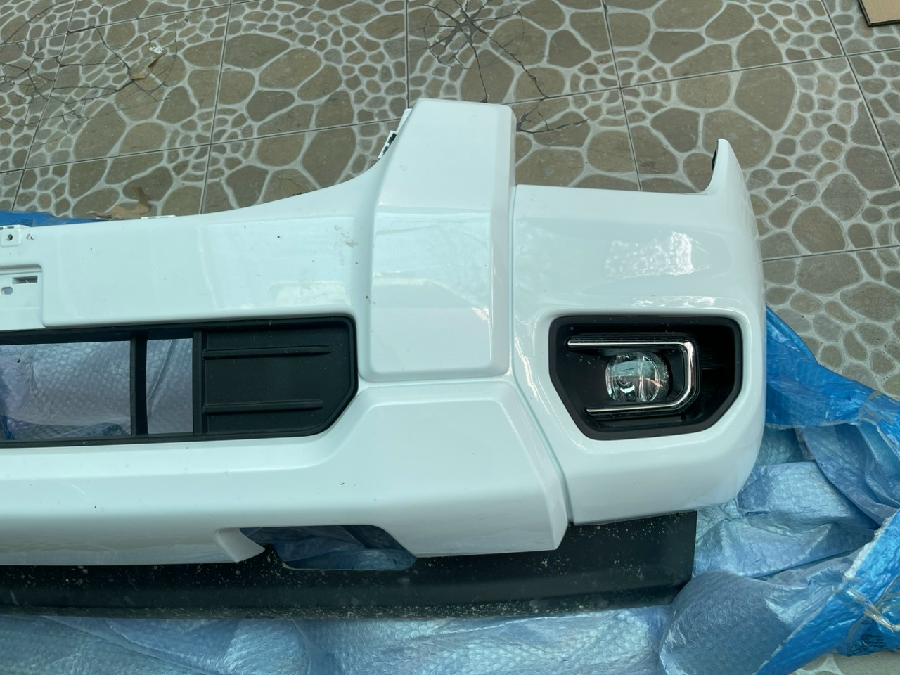 Ba đờ sốc trước - cản trước xe Ford Ranger XLS 2023