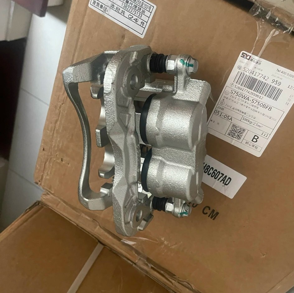 Cụm phanh - gông phanh trước Ford Everest 2015 - 2020