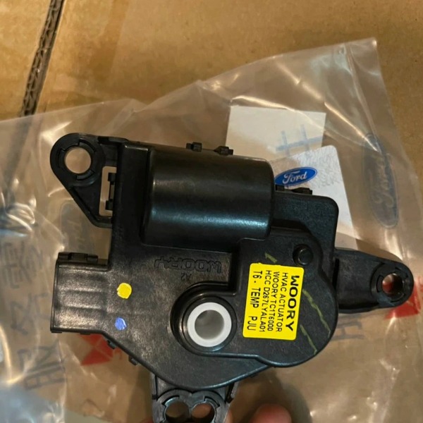 Mô tơ chia gió điều hòa xe Ford Ranger 2008-2018