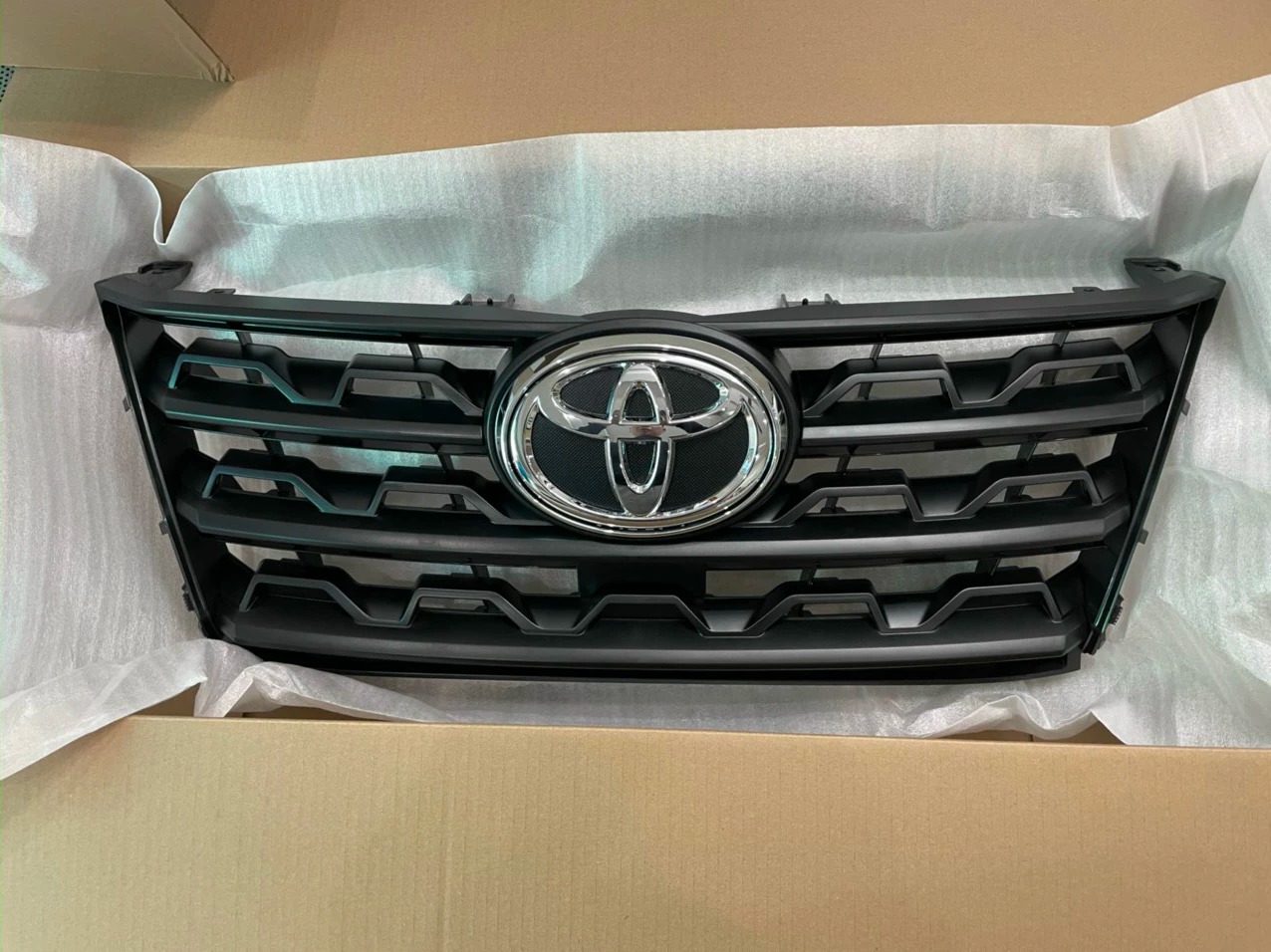 Mặt ca lăng (galang) xe Toyota Fortuner 2020-2022