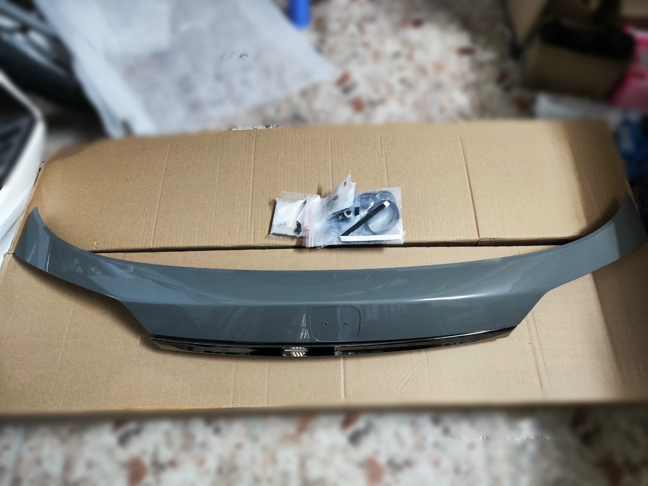 Ốp cửa hậu (cốp) xe Honda HRV 2018-2022