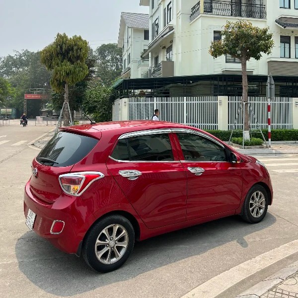 Hyundai I10 Hatchback màu đỏ 2016 biển Hà Nội