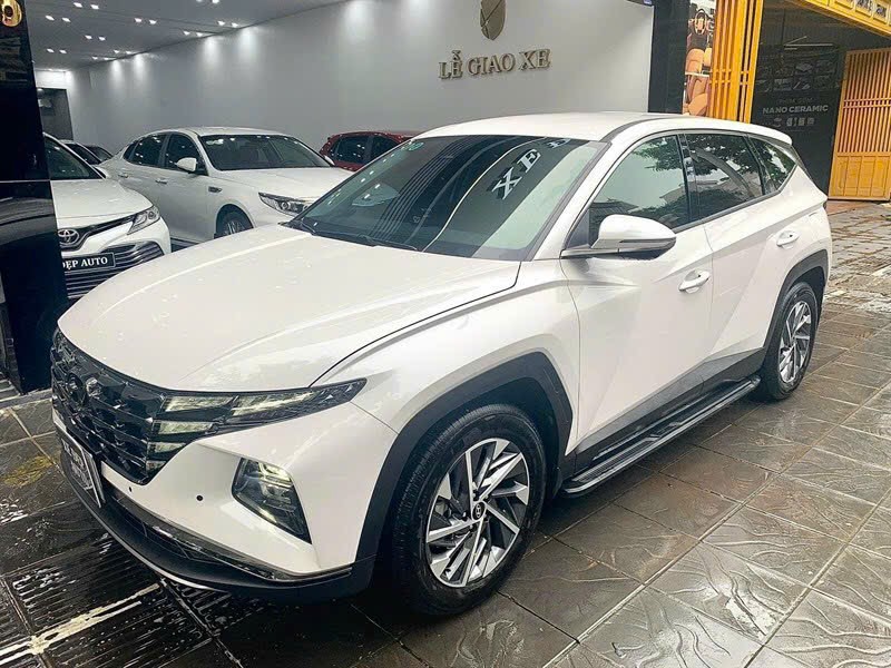 BẬC LÊN XUỐNG HYUNDAI TUCSON 2022, 2023