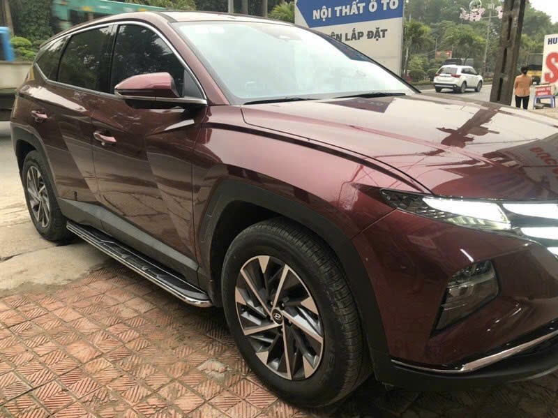 BẬC LÊN XUỐNG HYUNDAI TUCSON 2022, 2023