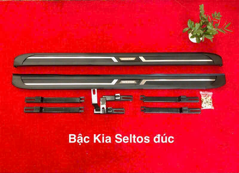 Bậc lên xuống Kia Seltos