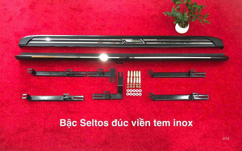 Bậc lên xuống Kia Seltos