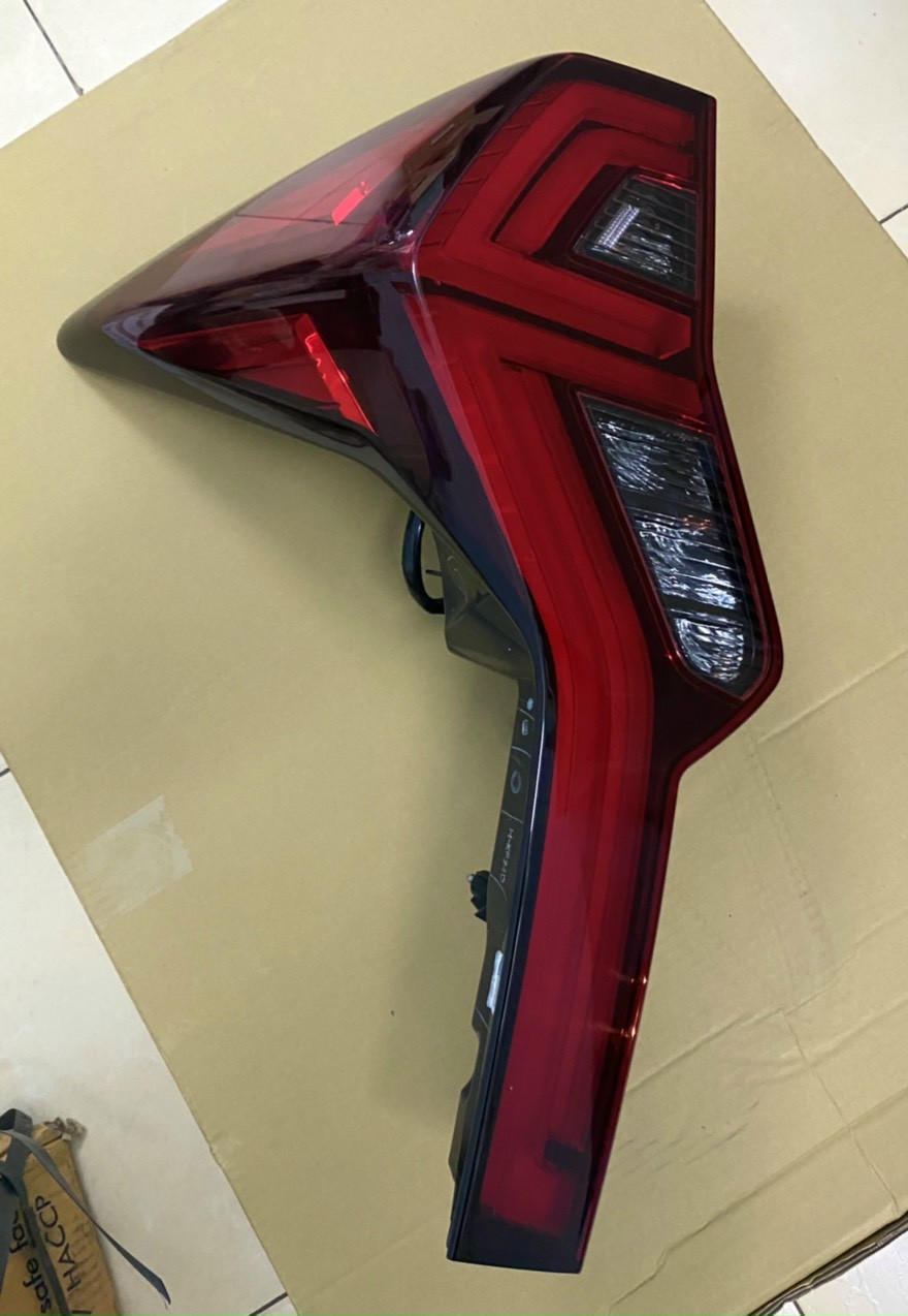 Đèn hậu led Mitsubishi Pajero Sport