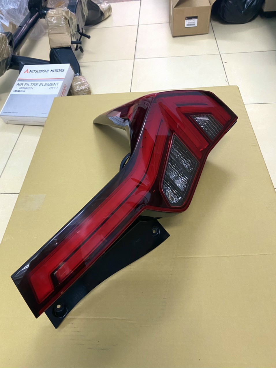 Đèn hậu led Mitsubishi Pajero Sport