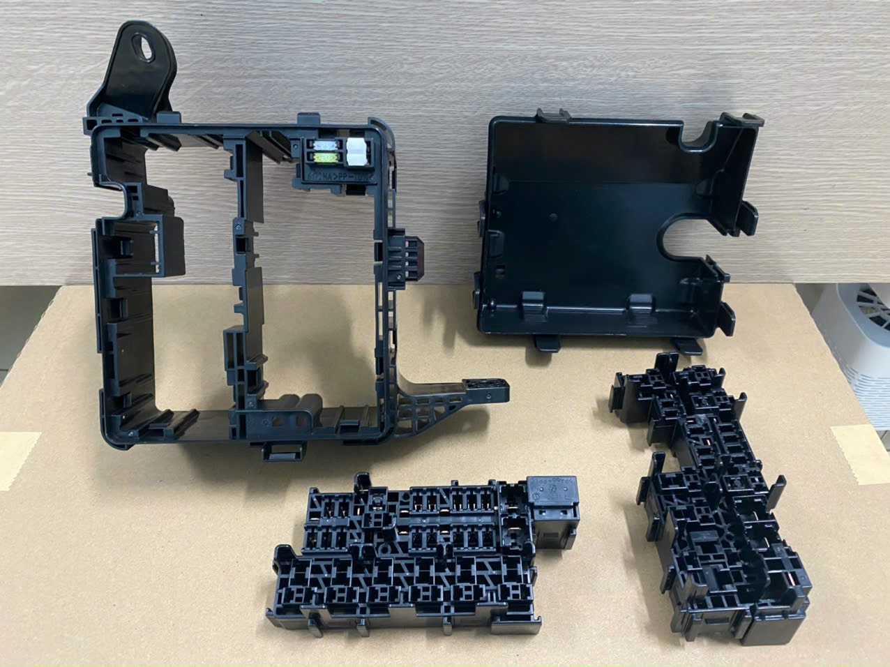 Vỏ hộp cầu chì Mitsubishi Xpander 2019-2023 Mã 8565A475