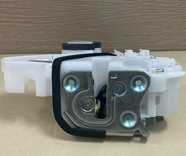 KHÓA NGẬM TRƯỚC XE MITSUBISHI TRITON 2016-2022