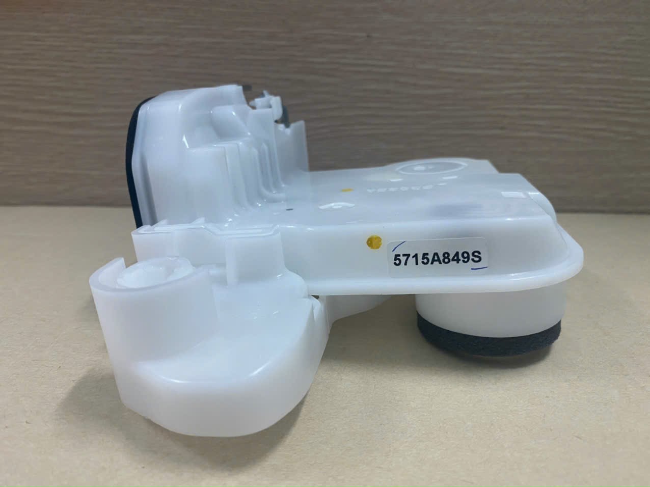 KHÓA NGẬM TRƯỚC XE MITSUBISHI TRITON 2016-2022