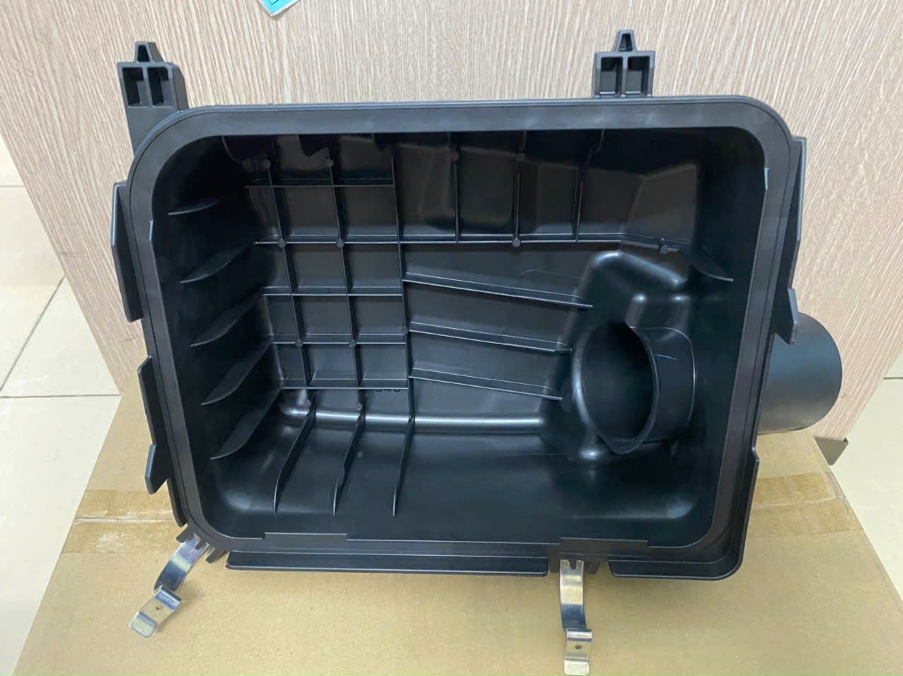 Đế hộp lọc gió động cơ xe Mitsubishi Outlander 2013-2024 Mã 1500A376