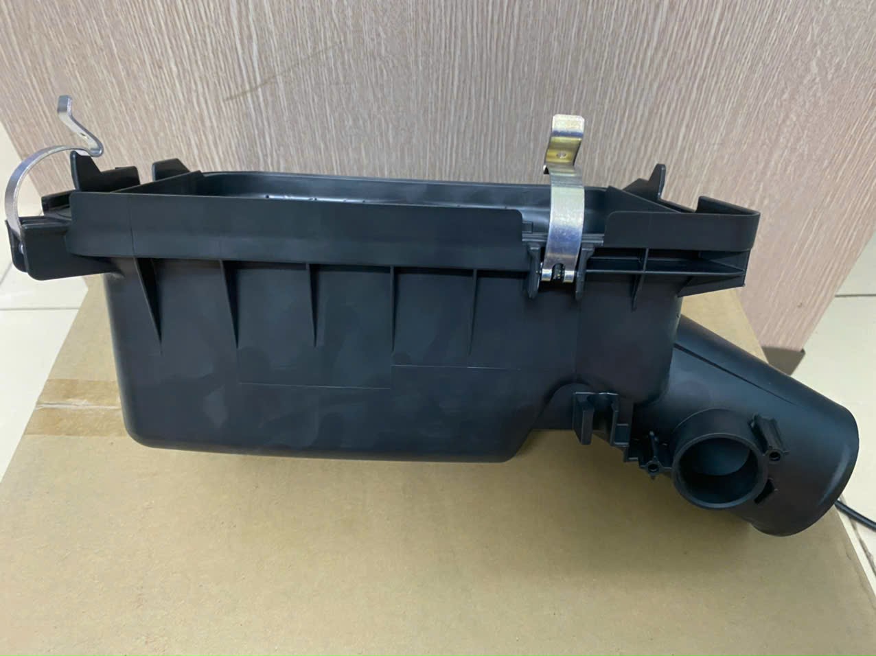 Đế hộp lọc gió động cơ xe Mitsubishi Outlander 2013-2024 Mã 1500A376