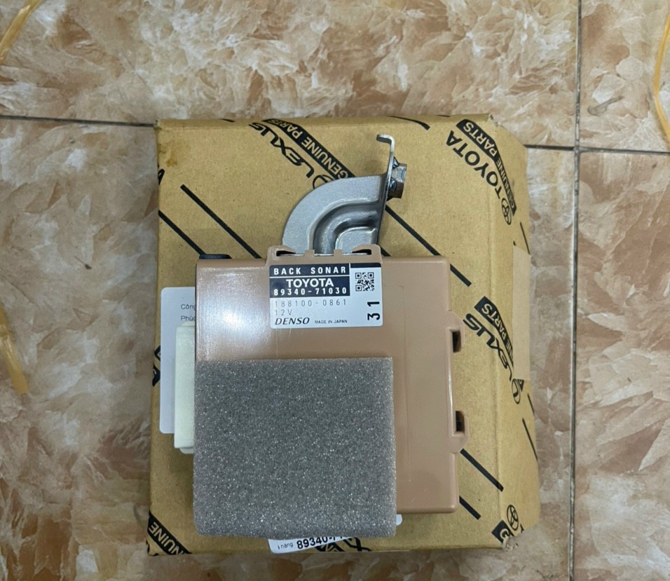 Hộp điều khiển cảm biến lùi xe Toyota Innova 2016-2023